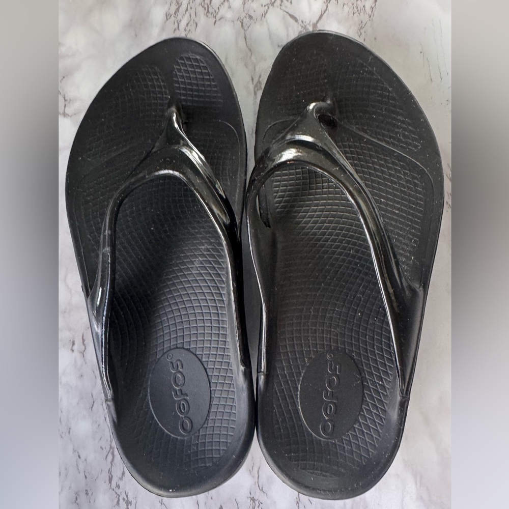 OOFOS OOlala Recovery Thong Sandals